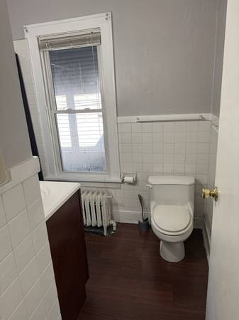 $920.00 / 2br - Second floor apartment.63977128019715122