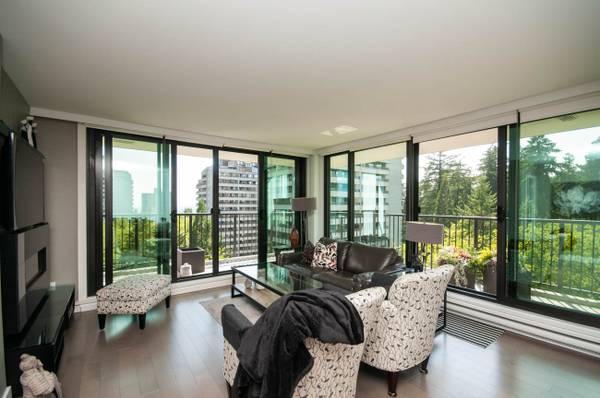 UniqueAccommodations.com ID:5354 Furnished condo with wrap-around balc 1