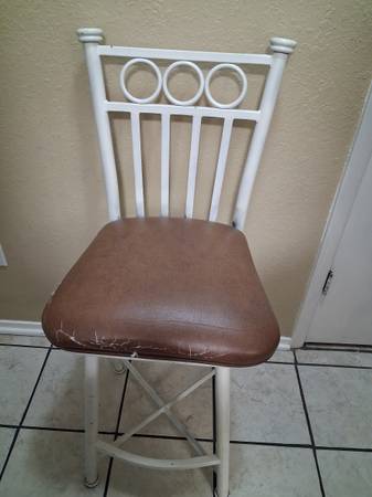 White Metal Bar Stool 1