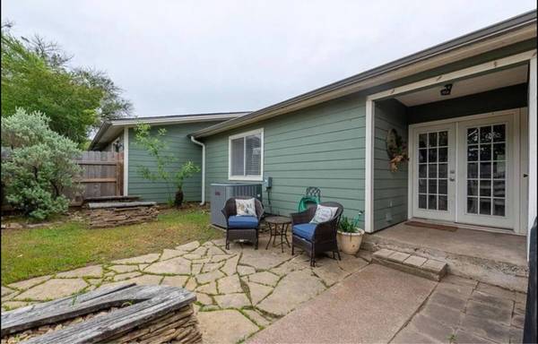 $1300.00 / 2br - 1062ft2 - Bright & Spacious 2BR/1BA Condo – Available Oct 1!63806704740355121