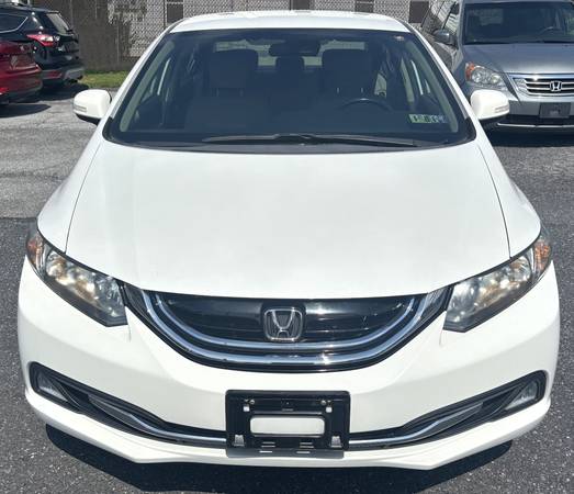 2013 Honda Civic Hybrid w/ Leather and Nav - $10,990 (Middletown)63477713129219121