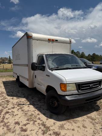 2006 Ford E350 16ft - Photo 2
