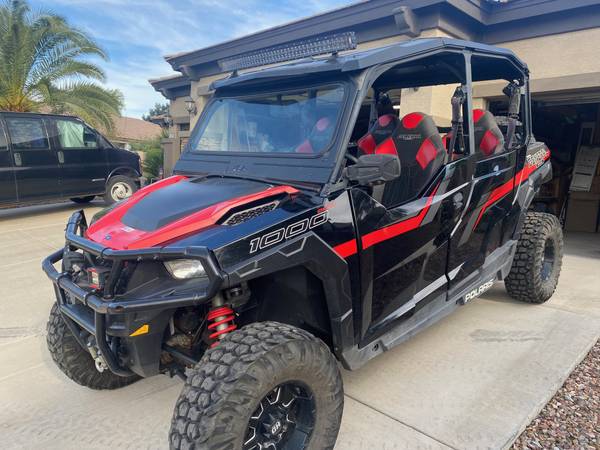 2018 Polaris General 4 1000 EPS Black Pearl 1