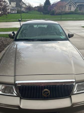 Low Mileage - 2005 Mercury Grand Marquis - $2,000 (Mokena)63618897367041122
