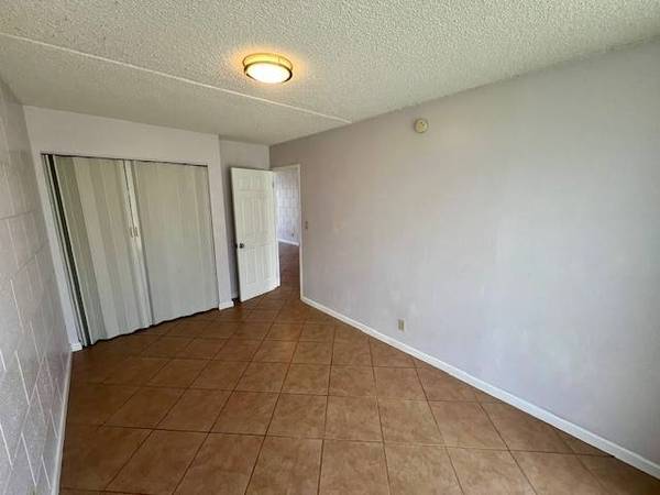 $1,800 / 2br - Apartamento de 2 habitaciones y 1 baño disponible en 27 Lakeview Circle ((Wahiawa))63686691300481122