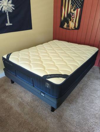 Queen Mattress - DreamCloud Classic Hybrid 1