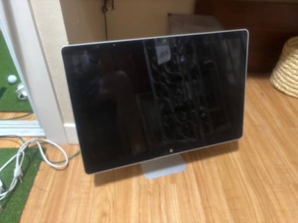 APPLE Cinema Display 24" 1
