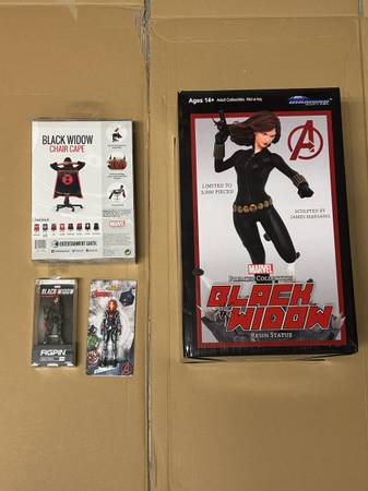 MARVEL BLACK WIDOW COLLECTIBLE COLLECTION — LIMITED EDITION STATUE, FIGPIN & M 1