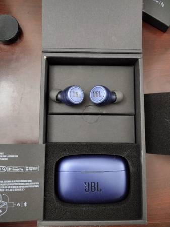 JBL Earbuds 1