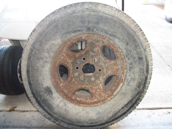 tire and wheel p265/75R16 1