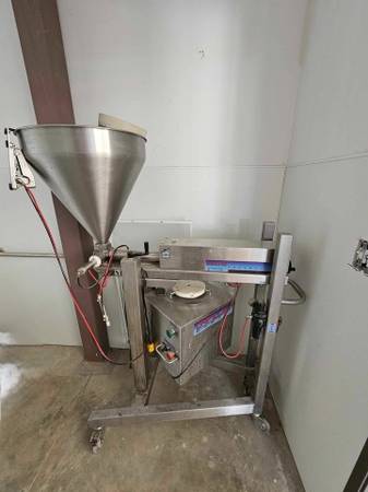 Unifiller Automatic Cake Icing Machine Cake-o-matic) *More Equipment** 1