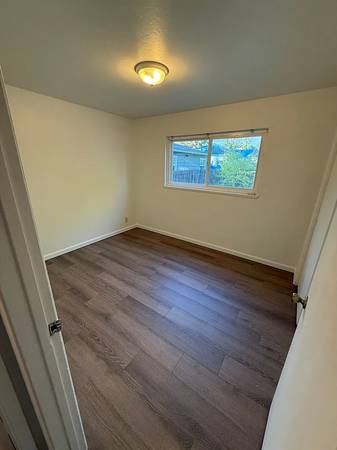 $1,550 / 2br - Remodeled 2BR | Near Downtown | Parking + Onsite Laundry (Santa Rosa)63657946689409121