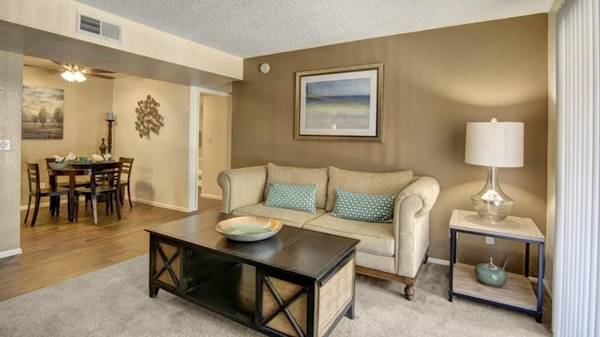 $1,310 / 2br - 976ft2 - Comfortable living. Conveniently located, spacious 2 bed 2 bath! (Phoenix - North)63623987750913123