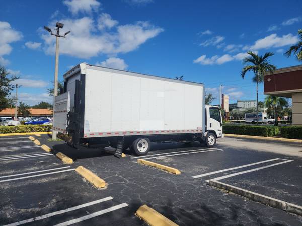2025 Isuzu NPR V8