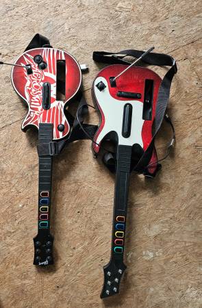 2 guitars for guitar hero Nintendo Wii 1