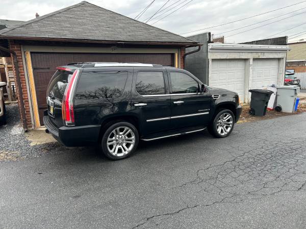 Cadillac Escalade 1
