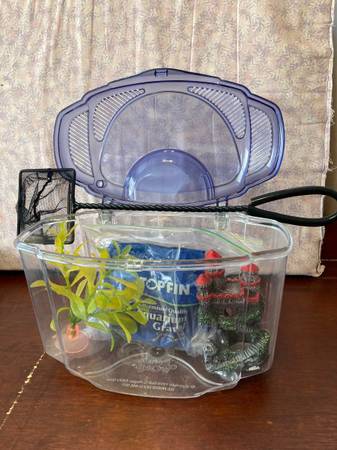 Small covered fish tank set 1