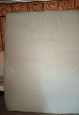 Queen/full size mattress/box spring (set) 1