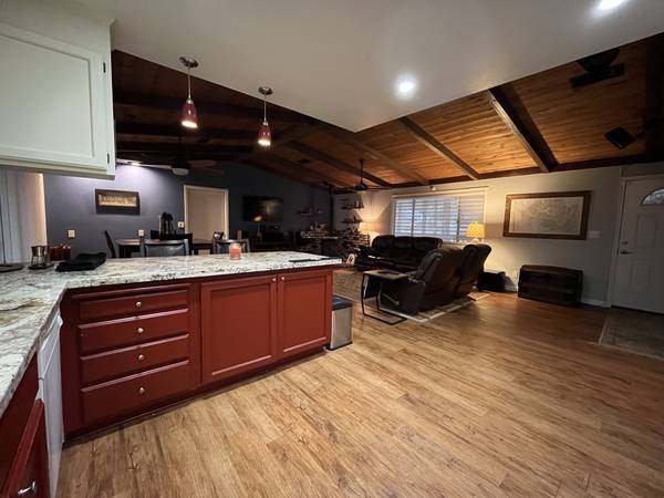 $1,025 / 2br - 200ft2 - OWNER ONLY HOME WEEKENDS! (Pollock Pines (Sierra Springs))63952109886978123
