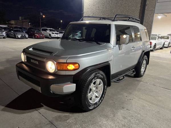 Rugged Iconic Reliable White 2007 Toyota FJ Cruiser Base w4.0L V6 & Au 1