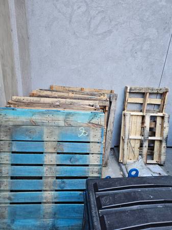 Wood Pallets "Free" 1