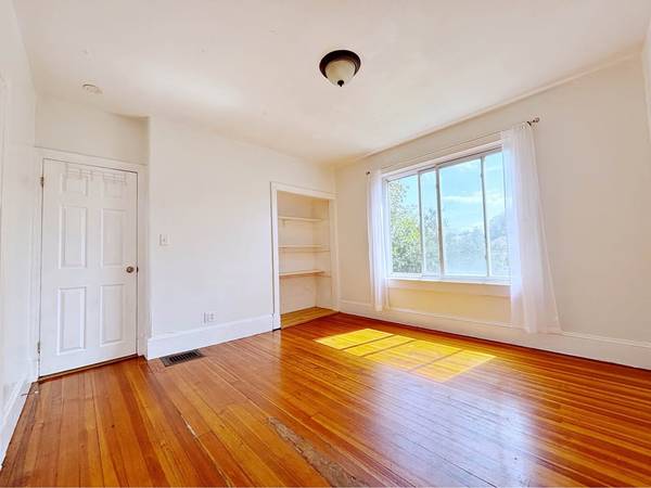 $800 Large Private Room Available for Rent Available Now (Malden)63810039739905120