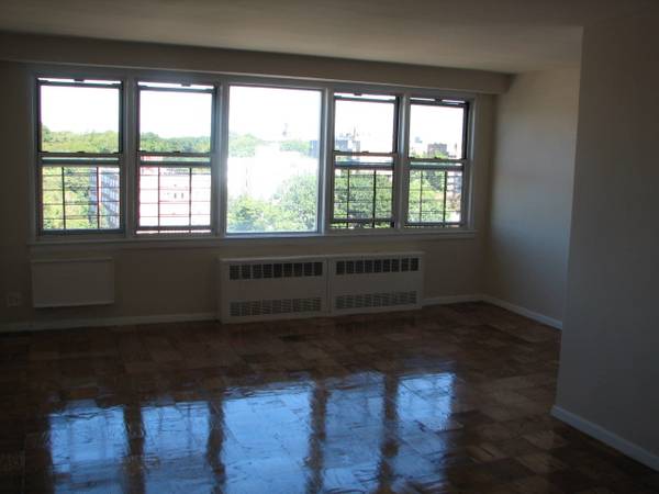 164-30 Hillside Ave . Renovated Studio . NO BROKERS FEE 1
