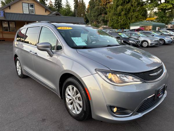 2017 Chrysler Pacifica//95K ONLY /beautiful van for a great price - $9,995 (CLEAN TITLE // AMAZING DEAL!!BEST PRICES IN TOWN GUARANTEED)63482159536259122