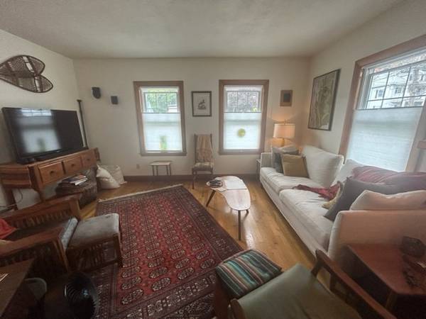 $2,695 / 2br - 1100ft2 - COMMUTERS DREAM**2 BED/1 BATH**NICE APARTMENT**NOVEMEBER 1ST (MELROSE HIGHLAND/COMMUTER RAIL)63996258232834120