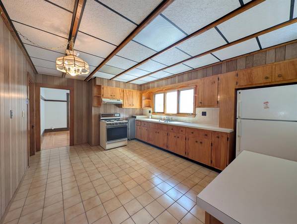 $2,200 / 2br - Medford/Ball Square 2 Bedroom - Near Davis Square and Red Line (Medford \ Ball Sq. \ Davis Sq.)63828338311681121