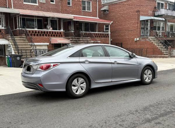 2015 Hyundai Sonata Hybrid Azul Sedán, auto limpio - $3.500 (Brooklyn)63470619281537124