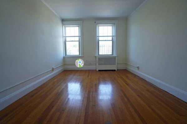 $2,595 / 1br - AVAIL NOW-Gorgeous Comm Ave 1 bed, H/HW inc. NO BROKER FEE! (Brighton)63996405827331121