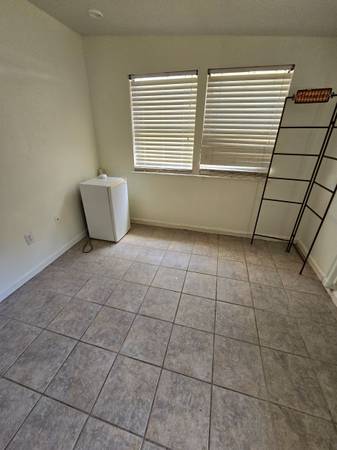 $1,100 / 3br - 3 bdr 1 bath (Corpus christi)64036542584579121