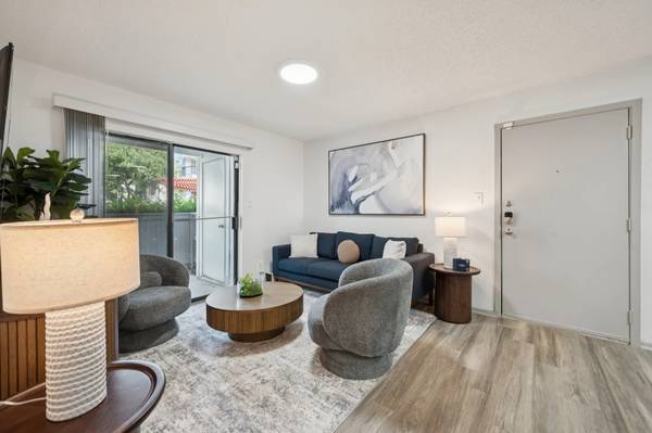 $1,325 / 2br - Great Deal on 2BR | Approves Bad Credit (North)63979115998082122
