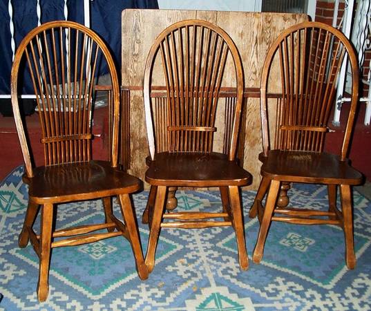 DINING ROOM TABLE Antique with Pillar Legs on Wheels 3 Kitchen Chairs 1