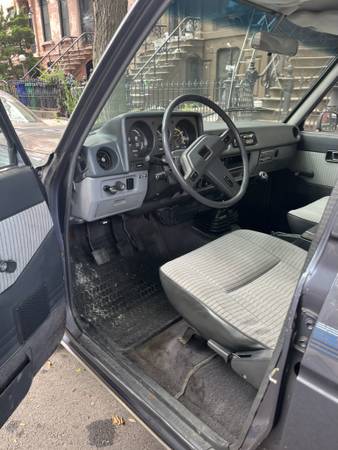 Toyota Land Cruiser FJ60 de 1987 - $38,500 (Brooklyn)63654710577793124