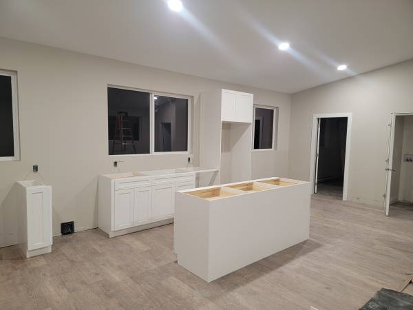 White Shaker Kitchen Cabinets 1