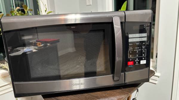 Toshiba Microwave NEW 1