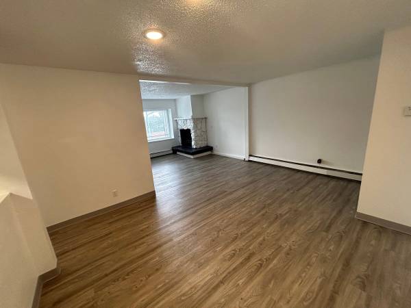 $1,390 / 2br - 900ft2 - 2B/D, Off Street Parking, Refrigerator (303 E 15th Ave, Anchorage, AK)63991793534978124
