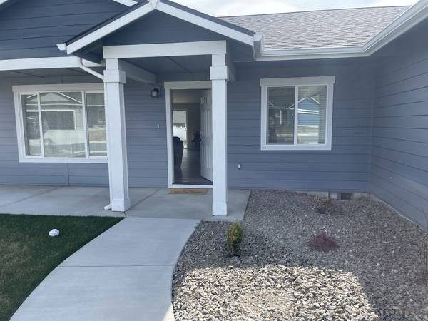 $2,500 / 3br - 1664ft2 - Off Season Furnished Home - Manzanita Drive Manson (Manson)63828063540609121