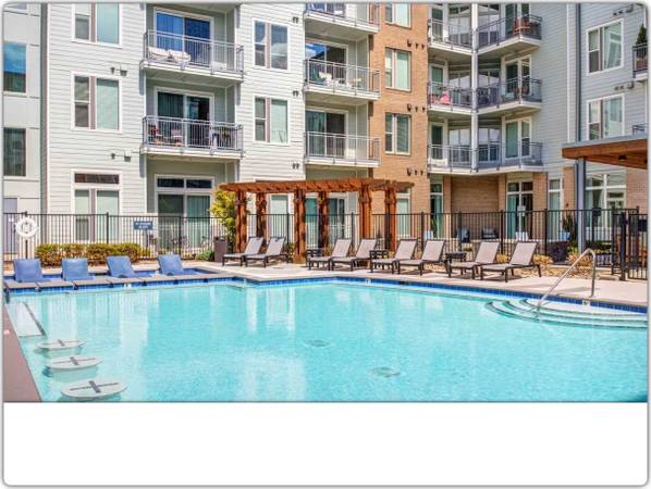 $1,830 / 1hab - 735ft2 - ¡Hermoso apartamento de 735 pies cuadrados estilo complejo disponible! (Nashville - Cerca de la Universidad Belmont)63673233894915121