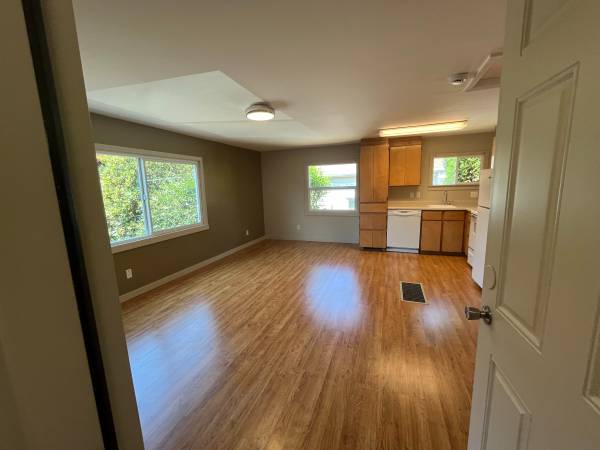 $1,495 / 1br - 834ft2 - 1Bd/1Ba Home in the West Slope Neighborhood of Beaverton! (Beaverton)63672601088131123