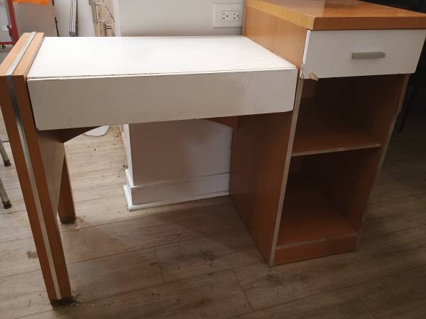 Small desk 1