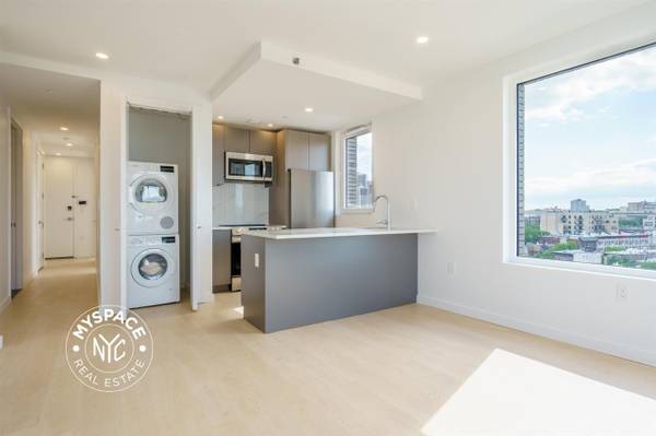 $5,400 / 3br - Sunny 3 bed with balcony! (Crown Heights)63788360855169124