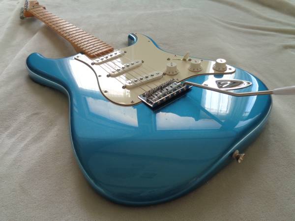 2008 Fender Standard MIM Stratocaster Electric Guitar Lake Placid Blue 1