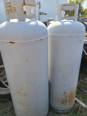 2 Large 100lb empty propane cylinders 1