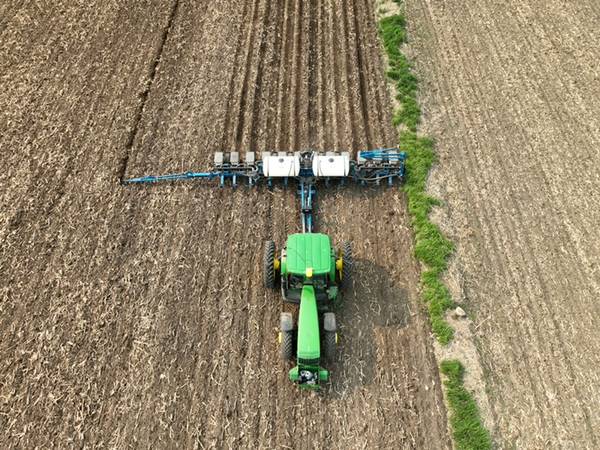 Kinze 3200 precision planter with fertilizer 1