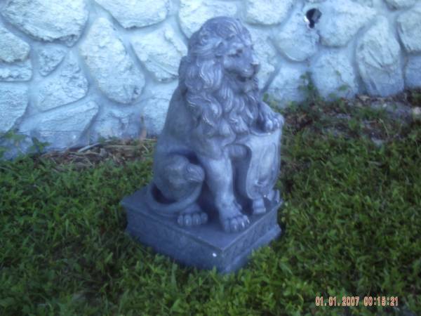 LION GUARDIAN STATUE 1