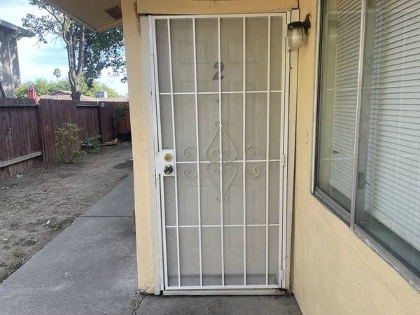 $2,000 / 2br - + 1 baño con apartamento de garaje aceptando sección-8 (Sacramento)63844737454723121