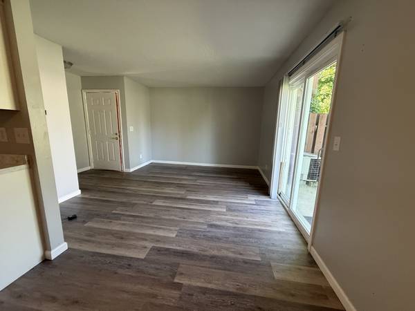 $1100.00 / 1br - 800ft2 - Northridge Apt 1063974332341378122